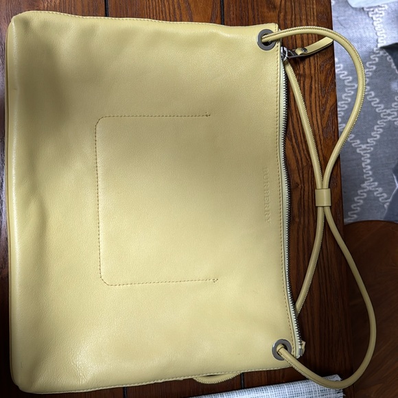 Burberry classic edition bag, yellow and silver mint condition - Picture 2 of 6